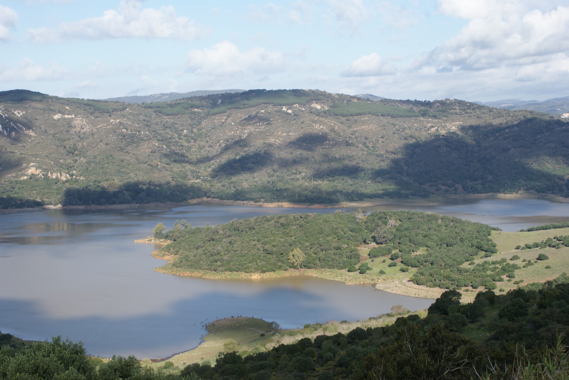 Vistas al pantano del Guadarranque